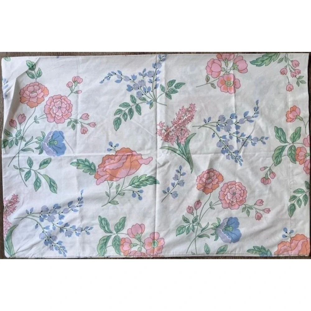 Vintage pair of pillowcases, Springs,‎ floral cottagecore floral
